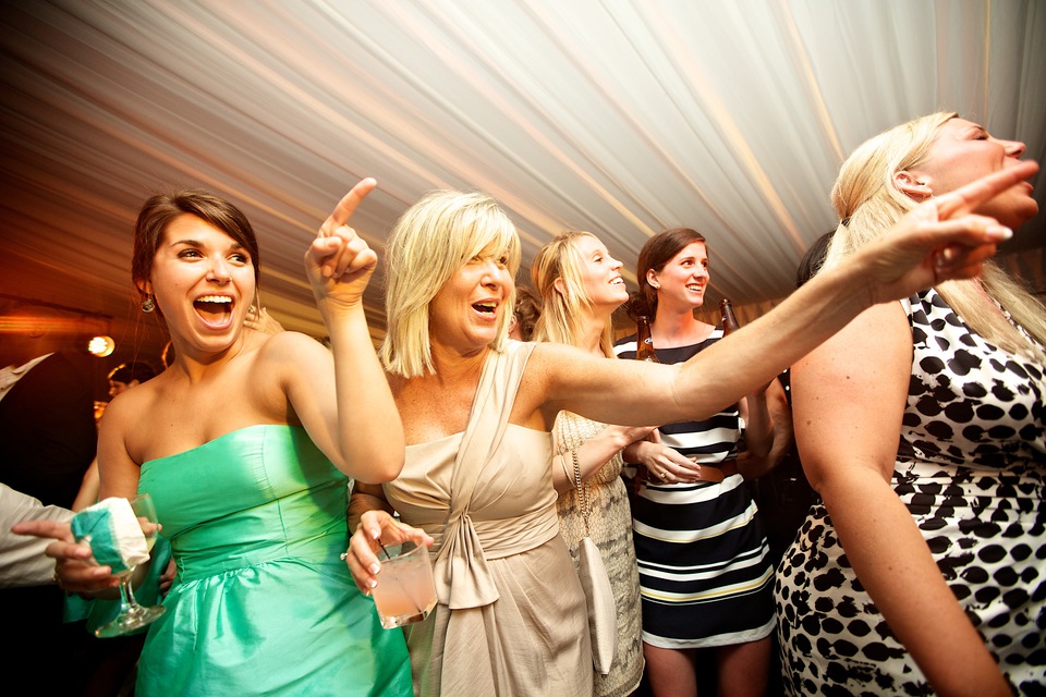 mother daughter wedding dance