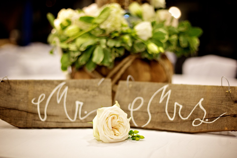 mr. and mrs. wood sign at wedding
